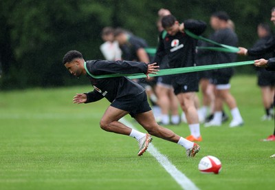 050625 - Wales Rugby Training - Keelan Giles during training