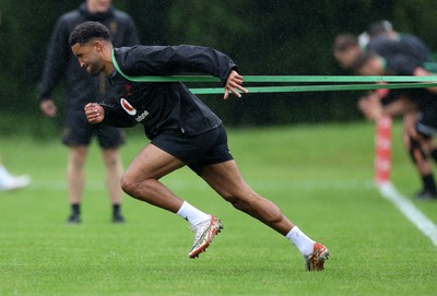 050625 - Wales Rugby Training - Keelan Giles during training