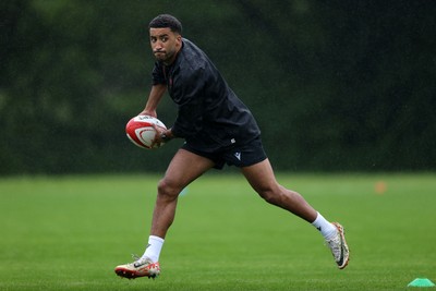 050625 - Wales Rugby Training - Keelan Giles during training