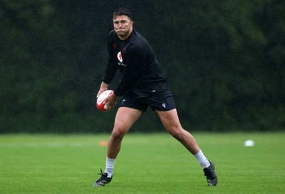 050625 - Wales Rugby Training - Teddy Williams during training