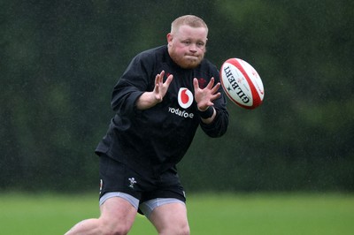 050625 - Wales Rugby Training - Keiron Assiratti during training