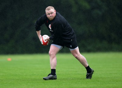 050625 - Wales Rugby Training - Keiron Assiratti during training