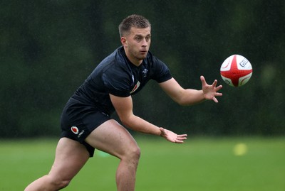 050625 - Wales Rugby Training - Cameron Winnett during training