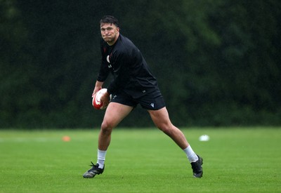 050625 - Wales Rugby Training - Teddy Williams during training