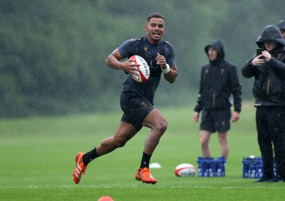 050625 - Wales Rugby Training - Ben Thomas during training