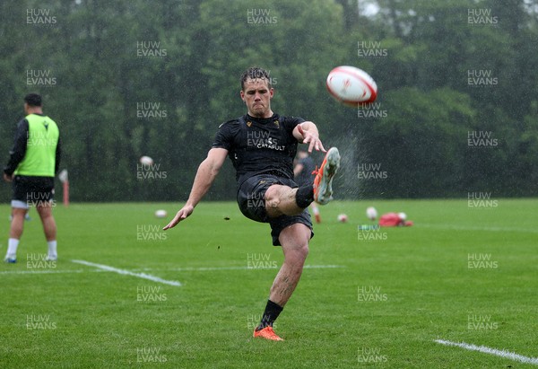 050625 - Wales Rugby Training - Kieran Hardy during training