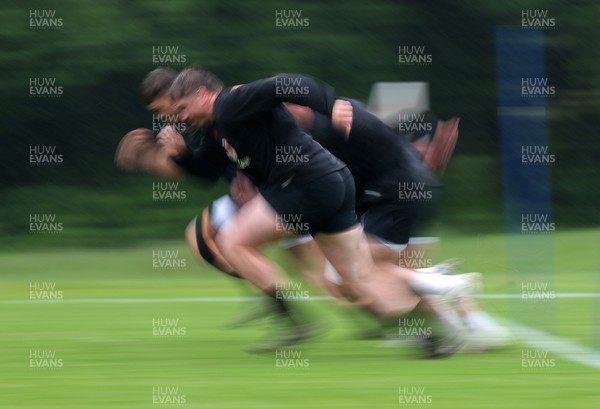 050625 - Wales Rugby Training - Aaron Wainwright during training
