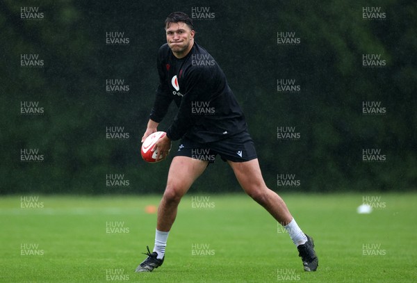 050625 - Wales Rugby Training - Teddy Williams during training