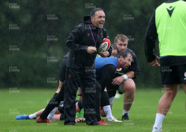 050625 - Wales Rugby Training - Matt Sherratt, Head Coach during training