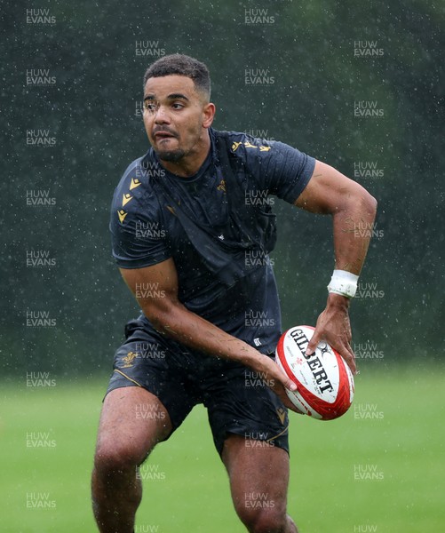 050625 - Wales Rugby Training - Ben Thomas during training