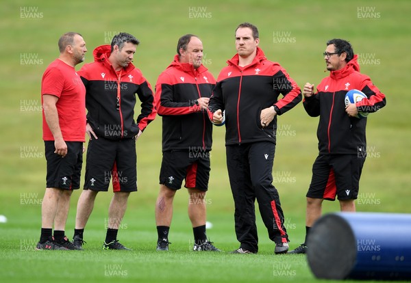 050721 - Wales Rugby Training -  Jonathan Humphreys, Stephen Jones, Gareth Williams, Gethin Jenkins and Dai Flanagan during training