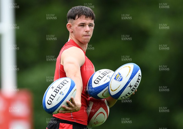 050721 - Wales Rugby Training -  Tom Rogers during training