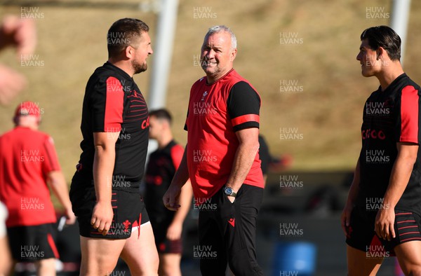 050722 - Wales Rugby Training - Wayne Pivac during training