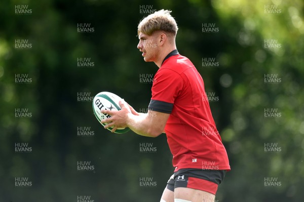 050919 - Wales Rugby Training - Aaron Wainwright during training