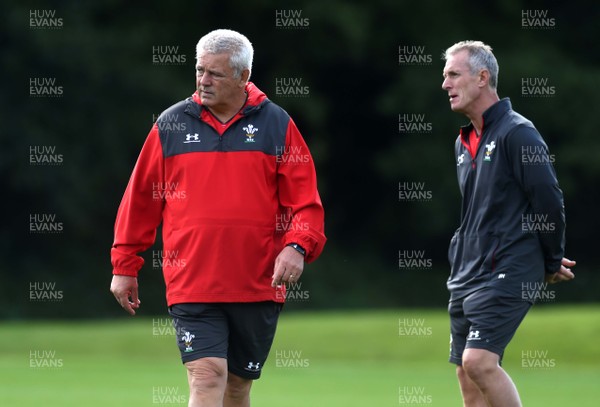 050919 - Wales Rugby Training - Warren Gatland and Rob Howley during training