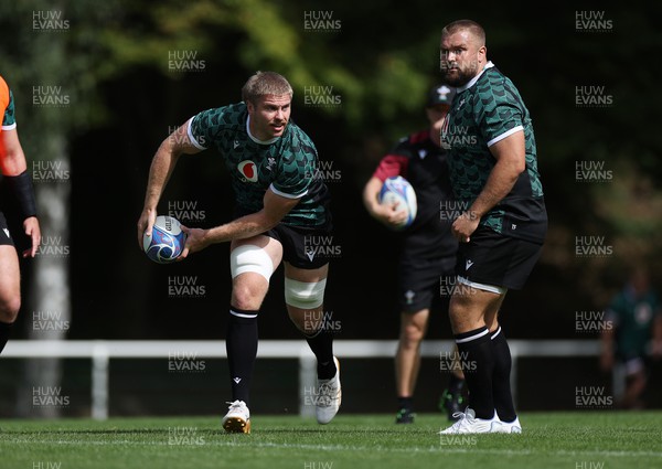 050923 - Wales Rugby Training in their first session in Versailles ahead of their opening Rugby World Cup game - Aaron Wainwright during training
