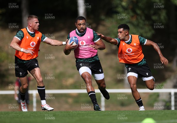 050923 - Wales Rugby Training in their first session in Versailles ahead of their opening Rugby World Cup game - Gareth Anscombe, Taulupe Faletau and Rio Dyer during training