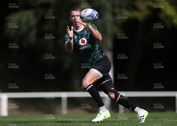 050923 - Wales Rugby Training in their first session in Versailles ahead of their opening Rugby World Cup game - Liam Williams during training