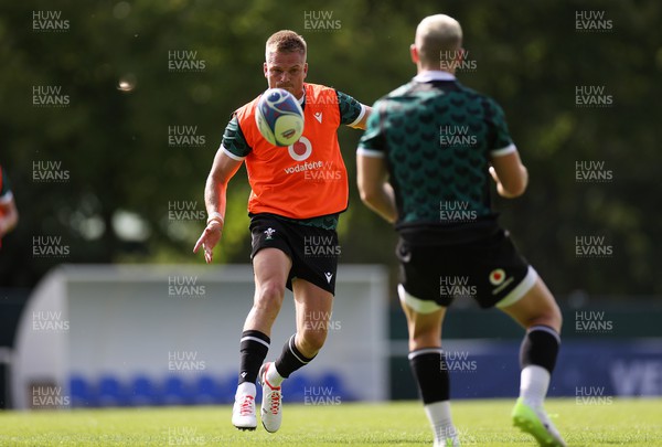 050923 - Wales Rugby Training in their first session in Versailles ahead of their opening Rugby World Cup game - Gareth Anscombe during training