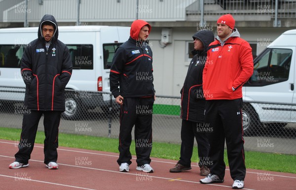 05.10.11 - Wales Rugby Training - Toby Faletau, Sam Warburton, WRU Chief Executive Roger Lewis and Jamie Roberts during training. 