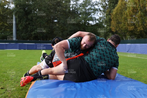 051023 - Wales Rugby Training in the week leading up to their final Rugby World Cup pool game against Georgia - Tommy Reffell during training