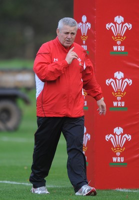 05.11.09 - Wales Rugby Training - Head Coach Warren Gatland makes a point during training. 