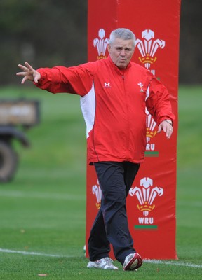 05.11.09 - Wales Rugby Training - Head Coach Warren Gatland makes a point during training. 