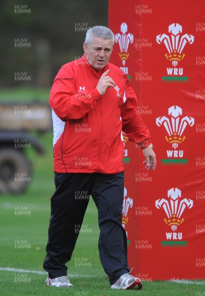 05.11.09 - Wales Rugby Training - Head Coach Warren Gatland makes a point during training. 