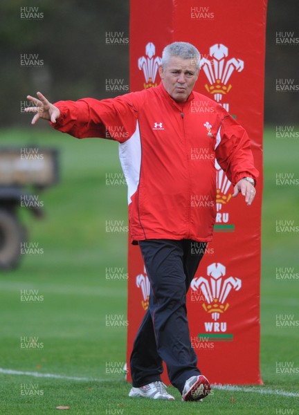 05.11.09 - Wales Rugby Training - Head Coach Warren Gatland makes a point during training. 