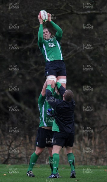 05.11.09 - Wales Rugby Training - Alun Wyn Jones during training. 