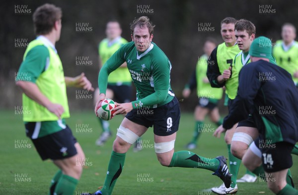 05.11.09 - Wales Rugby Training - Alun Wyn Jones during training. 