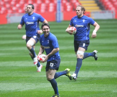 05.11.10 Wales rugby training... Stephen Jones all smiles during training... 