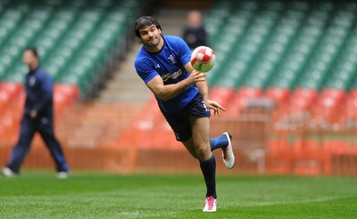 05.11.10 -Wales Rugby Captains Run - Mike Phillips during training. 