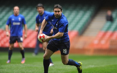 05.11.10 -Wales Rugby Captains Run - Stephen Jones during training. 