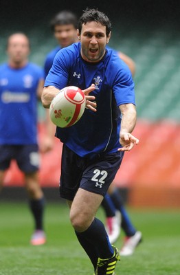 05.11.10 -Wales Rugby Captains Run - Stephen Jones during training. 