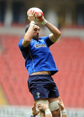05.11.10 -Wales Rugby Captains Run - Jonathan Thomas during training. 