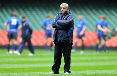 05.11.10 -Wales Rugby Captains Run - Head coach Warren Gatland during training. 