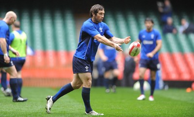 05.11.10 -Wales Rugby Captains Run - Andrew Bishop during training. 