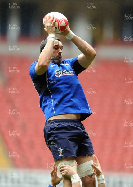 05.11.10 -Wales Rugby Captains Run - Jonathan Thomas during training. 