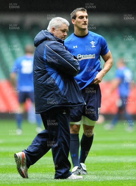 05.11.10 -Wales Rugby Captains Run - Head coach Warren Gatland and Sam Warburton during training. 