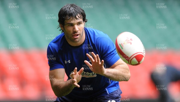 05.11.10 -Wales Rugby Captains Run - Mike Phillips during training. 