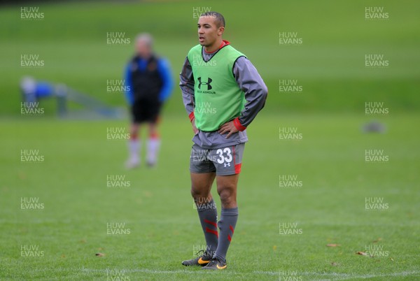 051113 - Wales Rugby Training - Eli Walker during training