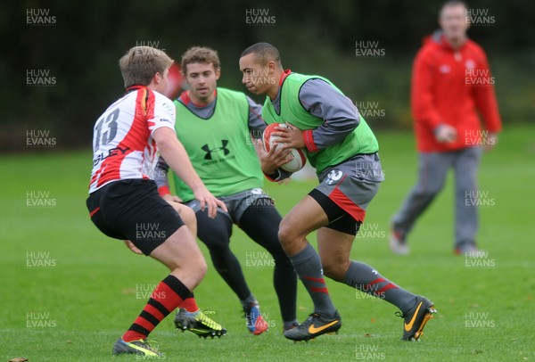 051113 - Wales Rugby Training - Eli Walker during training