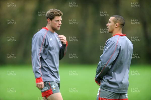 051113 - Wales Rugby Training - Rhys Priestland(L) and Eli Walker during training