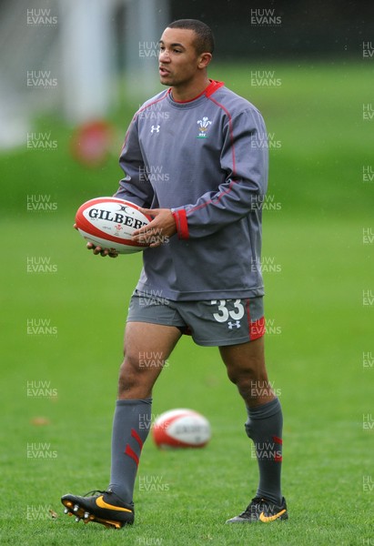 051113 - Wales Rugby Training - Eli Walker during training