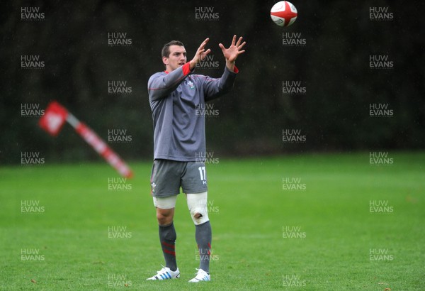 051113 - Wales Rugby Training - Sam Warburton during training