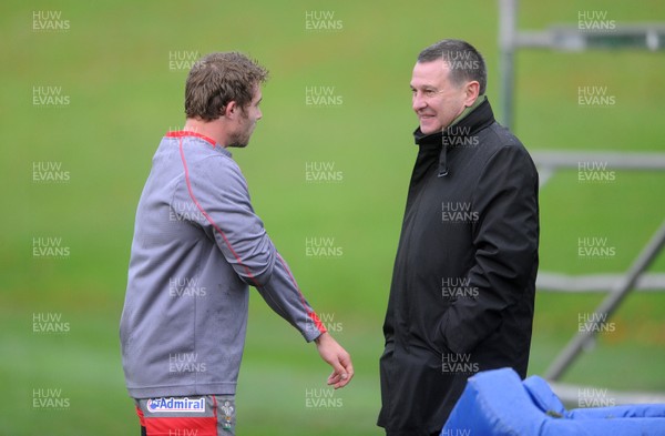 051113 - Wales Rugby Training - Leigh Halfpenny and Roger Lewis during training