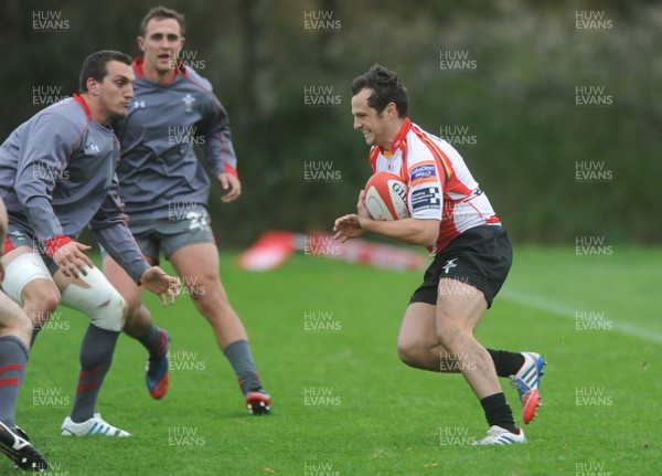 051113 - Wales Rugby Training - Dan Evans during training