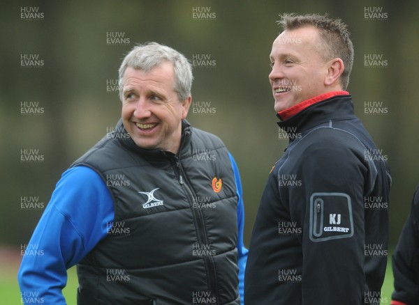 051113 - Wales Rugby Training - Lyn Jones and Kingsley Jones during training