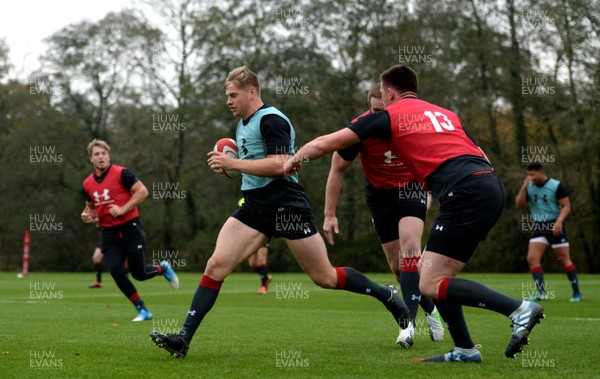 051118 - Wales Rugby Training - Aaron Wainwright during training